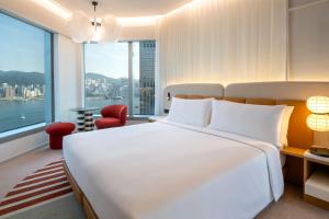 Katil atau katil-katil dalam bilik di Mondrian Hong Kong