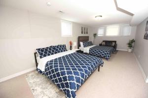 a bedroom with two beds and a couch at Adorable Spacious Inn with Indoor fireplace in Kingston