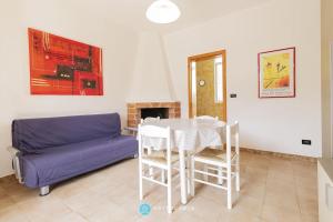 a living room with a table and a couch at Orsetta Flat - Torre Dell'Orso in Torre dell'Orso