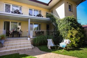 a house with two chairs in the yard at Keba in Władysławowo