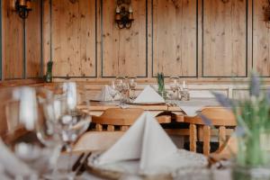 Um restaurante ou outro lugar para comer em Hotel Kaiser in Tirol