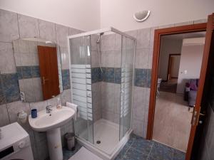 Koupelna v ubytování Apartment Zaklina 1496