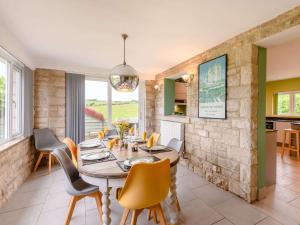a dining room with a table and chairs at 3 Bed in Worth Matravers DC140 in Worth Matravers