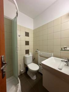 Koupelna v ubytování HOTEL ZELENÝ DVOR