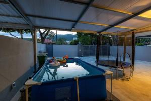 Bazén v ubytování *NEW* 13Pax below w KTV/PoolTable/KidsPool near Jelutong, Batu Lanchang nebo v jeho okolí
