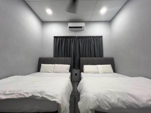 Krevet ili kreveti u jedinici u objektu *NEW* 13Pax below w KTV/PoolTable/KidsPool near Jelutong, Batu Lanchang