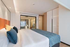 Postel nebo postele na pokoji v ubytování Livetour Hotel HaiZhu YiJing Road Metro Guangzhou