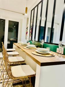 a dining room with a long table and chairs at An Exceptional Apartment, 20 Min Paris, 10 Min Orly Airport, 30 Min Disney, 25 Min Versailles, Parking free in Antony