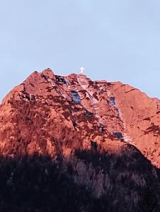 En generel udsigt til bjerge eller udsigt til bjerge taget fra pensionatet