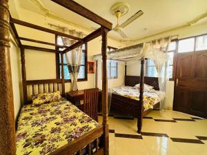 En eller flere senge i et værelse på Pazuri apartment