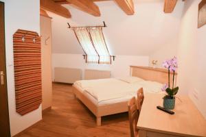Ein Bett oder Betten in einem Zimmer der Unterkunft Moasterhaus Trialpark Salzstiegl