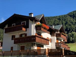 En generel udsigt til bjerge eller udsigt til bjerge taget fra lejligheden