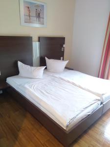 Postel nebo postele na pokoji v ubytování Hotel Auf der Bühn