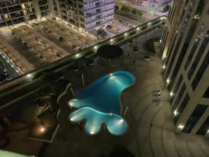 Bazén v ubytování Studio in Silicon Oasis nebo v jeho okolí