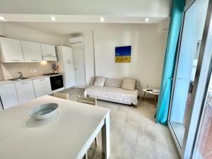 Kuchyň nebo kuchyňský kout v ubytování Angolo Mare Apartments & Rooms