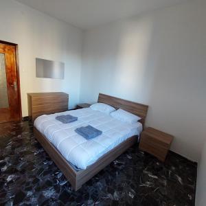 Eden في بولونيا: غرفة نوم بسرير في غرفة
