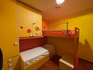 a small room with two bunk beds and a cabinet at La casa di Mene & Lù in Pesche