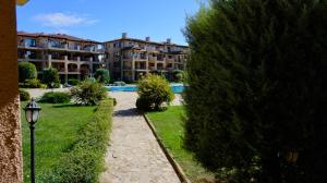 a resort with a swimming pool and a building at Ваканционни Апартаменти Калиакрия - Holiday Apartments Kaliakria in Topola