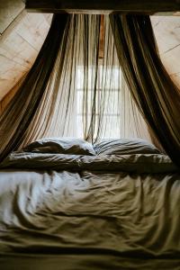 Ліжко або ліжка в номері Les cabanes de roquehort