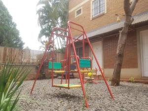 Iguazú Apartments tesisinde çocuk oyun alanı