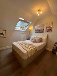 a bedroom with a large bed with a window at Amazing Location apartment in Maida Vale in London