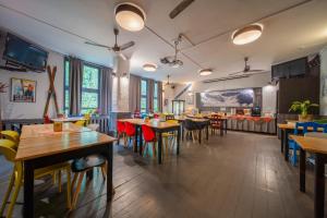 a dining room with tables and chairs in a restaurant at Hotel Gromada Zakopane in Zakopane