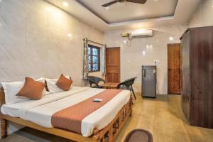 a bedroom with a large bed in a room at Calangute Sea Steps in Calangute