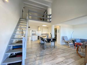 Køkken eller tekøkken på Maison de vacances en front de mer + 7 billeder