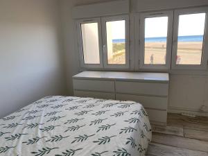 En eller flere senge i et værelse på Maison de vacances en front de mer