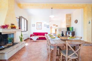 Posedenie v ubytovaní Villa Fuggiacune con piscina privata