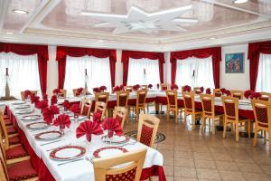 Restaurace v ubytování Albergo Alla Comparsa