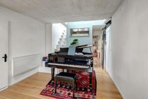 a hallway with a piano in a room at Pretty Parisian Penthouse in Paris