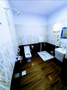 a bathroom with two sinks and two toilets at Galaxy Inn Guest House in Karachi