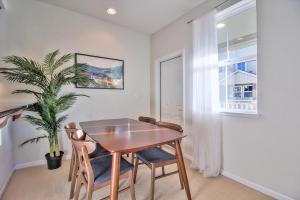 Gallery image of San Jose 2br townhouse w patio nr newhall park SFO-1512 in San Jose