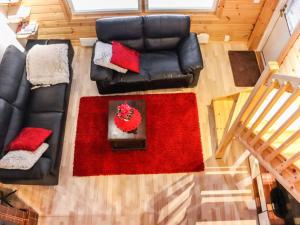 an overhead view of a living room with a couch and a red rug at Holiday Home Lampitaival 6b by Interhome in Kotila