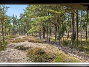- Vistas a una zona boscosa con árboles en Holiday Home Solfred - 200m from the sea in Bornholm by Interhome, en Vester Sømarken
