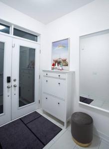 Gallery image of Flipped House - entire 2 BR townhouse near wonderland in Vaughan
