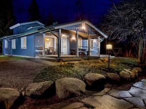 een klein blauw huis met rotsen ervoor bij Holiday Home Ilotupa by Interhome in Pertunmaa