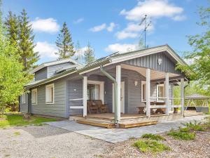 Casa pequeña con porche y patio en Holiday Home Ilotupa by Interhome, en Pertunmaa