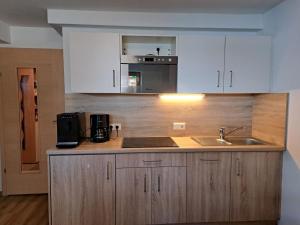 Kuchyň nebo kuchyňský kout v ubytování Apartment Alpina by Interhome