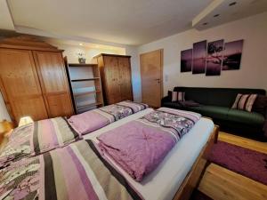Postel nebo postele na pokoji v ubytování Apartment Alpina by Interhome