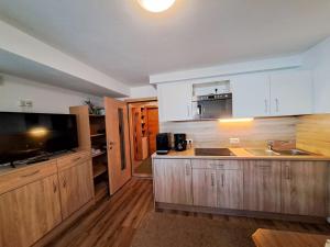 Kuchyň nebo kuchyňský kout v ubytování Apartment Alpina by Interhome