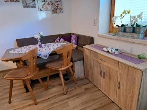 Posezení v ubytování Apartment Alpina by Interhome