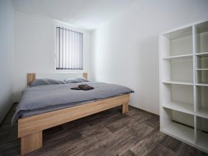 Ένα ή περισσότερα κρεβάτια σε δωμάτιο στο Apartment U Dzina-3 by Interhome