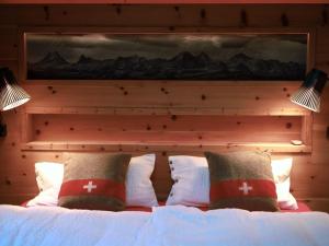 מיטה או מיטות בחדר ב-Apartment Cozy Chalet by Interhome