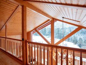 Balkon oz. terasa v nastanitvi Chalet Chalet Les Pars by Interhome