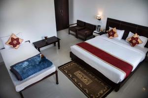 Ένα ή περισσότερα κρεβάτια σε δωμάτιο στο RANTHAMBHORE BAGH VALLEY