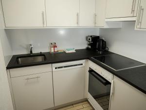 Virtuvė arba virtuvėlė apgyvendinimo įstaigoje Apartment Pasadena-4 by Interhome