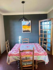Posteľ alebo postele v izbe v ubytovaní Maison chaleureuse à Langogne avec vue sur montagne