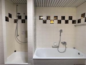 Bilik mandi di Apartment Habsberg by Interhome +56 gambar